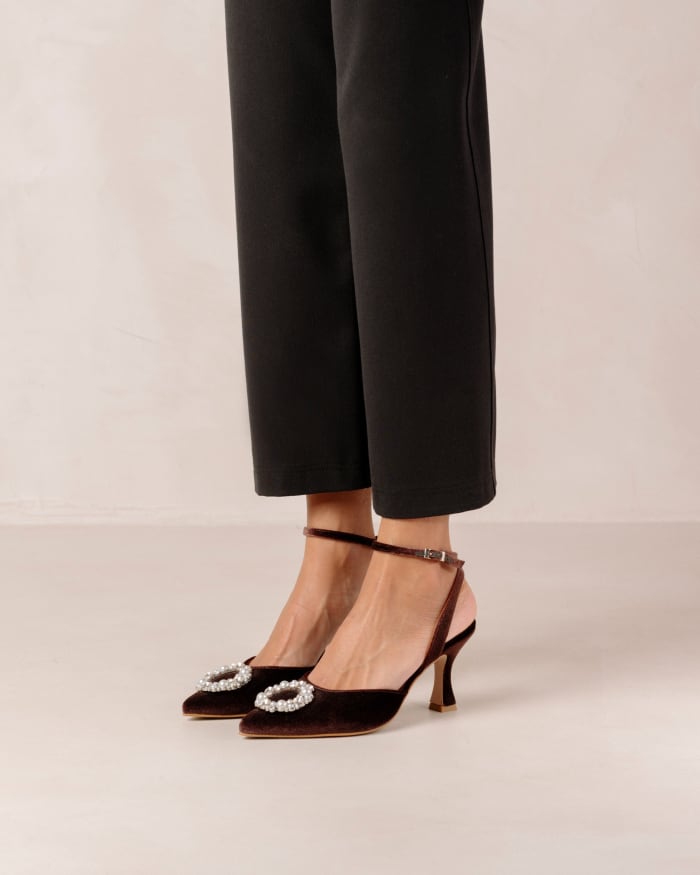 alohas-cinderella-crystal-velvet-coffee-brown-pump