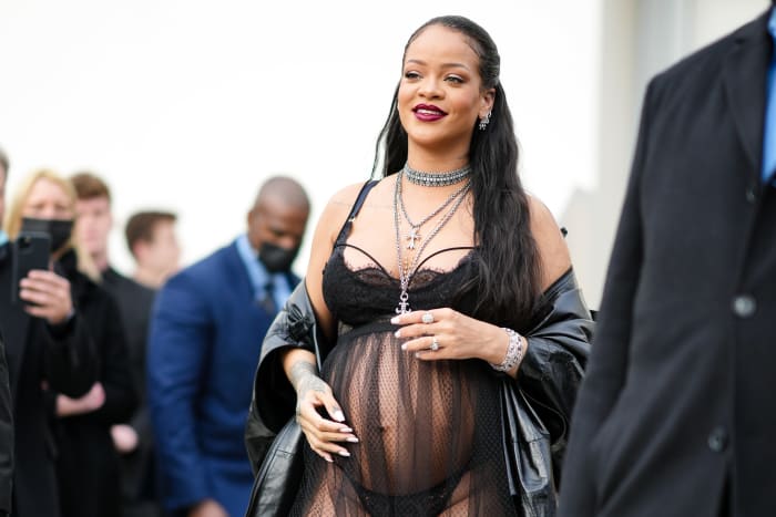 rihanna changes maternity style top news 2022