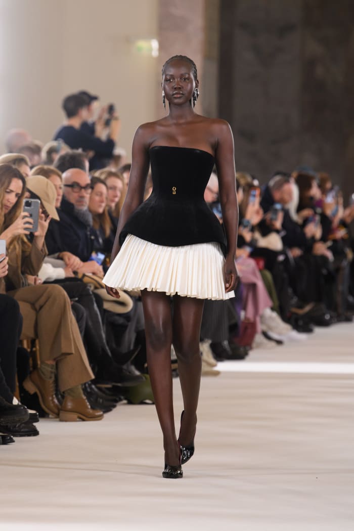 Schiaparelli Haute Couture look spring 2023 (2)