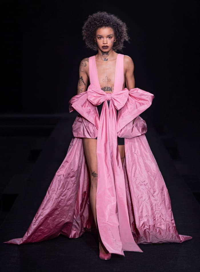 Valentino Haute Couture Spring 2023 (19)