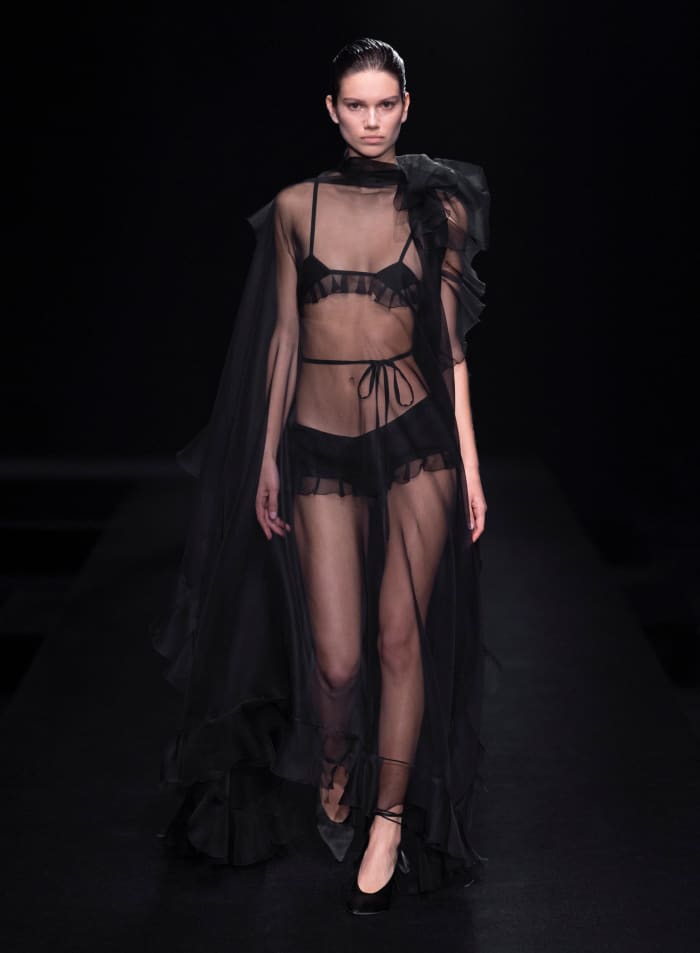 Valentino Haute Couture Spring 2023 (25)