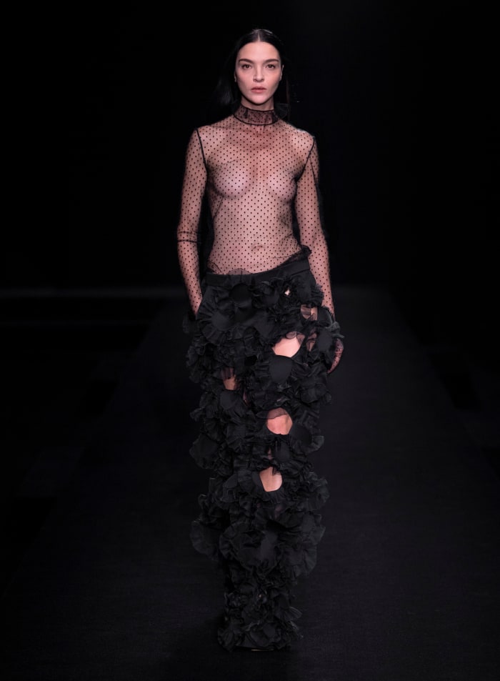 Valentino Haute Couture Spring 2023 (27)