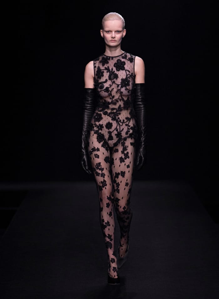 Valentino Haute Couture Spring 2023 (69)