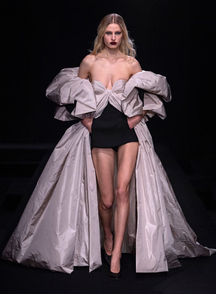 Valentino Haute Couture Spring 2023 (77)