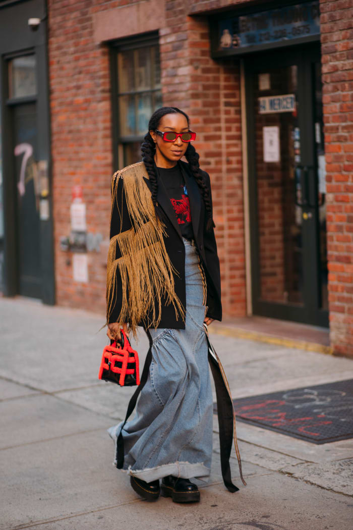 On Day 5 of NYFW, Showgoers Found a Variety of Ways to Style Baggy ...