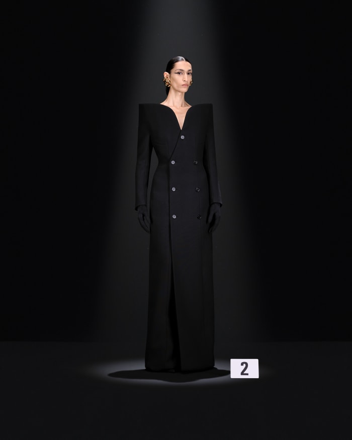 Balenciaga Keeps Focus on Clothes — Not Gimmicks — for Fall 2023 Haute ...