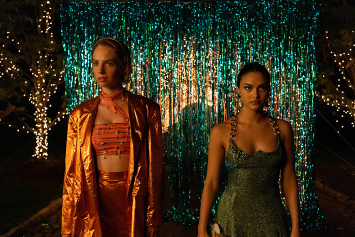 netflix do revenge drea camila mendes blue dress eleanor maya hawke orange suit - The 'Do Revenge' Costumes Take Inspiration From Teen Movie Classics, '90s Supermodels and Harry Styles