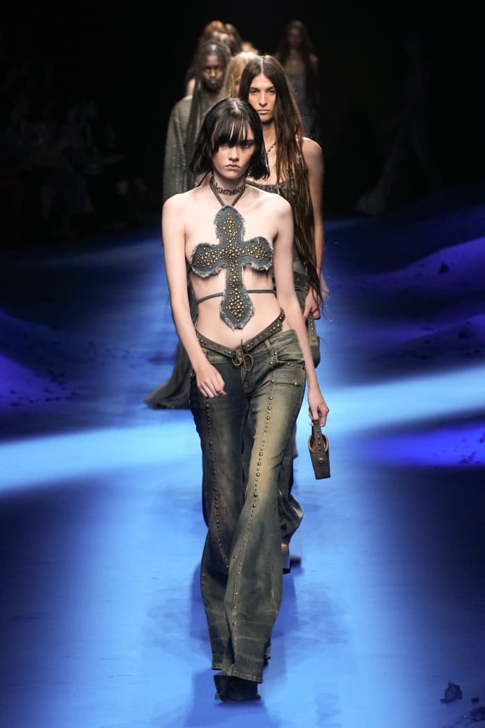 Bluemarine-Milan-Fashion-Week-Spring 2023-55