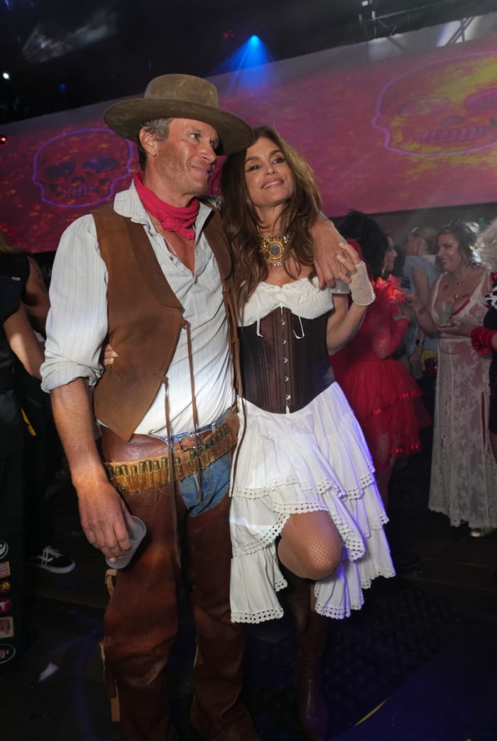 Casamigos Halloween Party 2022 Rande Gerber and Cindy Crawford Kevin Mazur: Getty Images for Casamigos