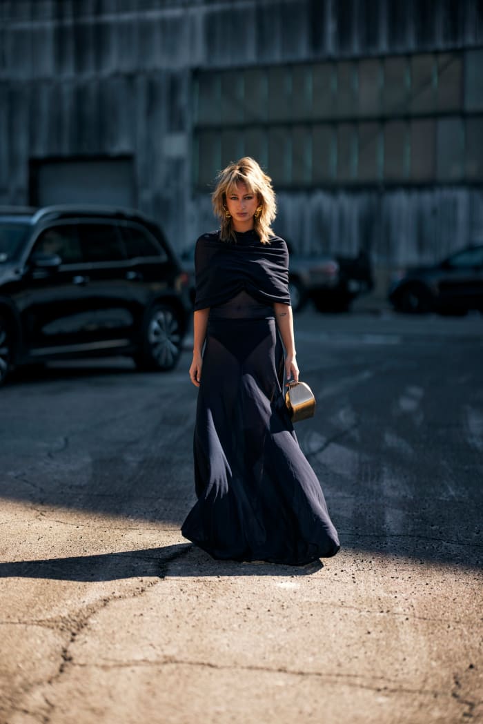 Showgoers Stuck To Shades Of Grey For The Final Day Of New York Fashion   New York Fashion Week Fall 2024 Street Style 9 