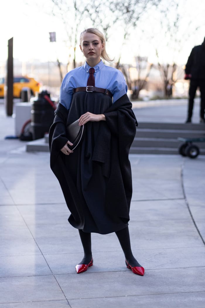 Showgoers Stuck To Shades Of Grey For The Final Day Of New York Fashion   New York Fashion Week Fall 2024 Street Style 47 