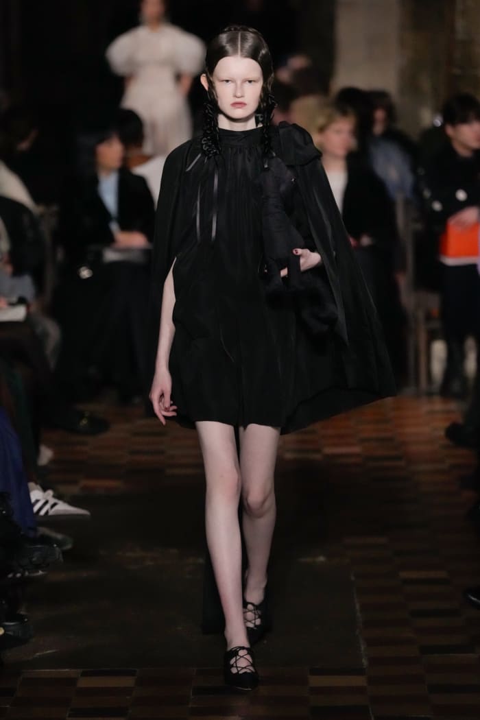 Simone Rocha Gives Her Dreamy Silhouettes a Little More Shape With ...