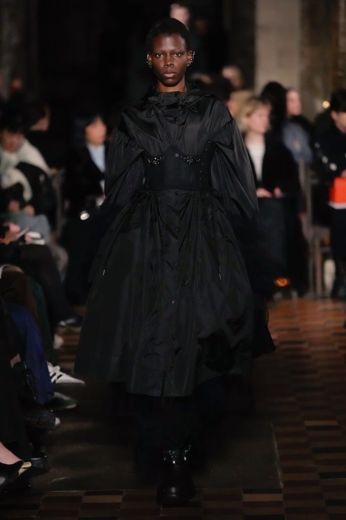 Simone Rocha Gives Her Dreamy Silhouettes a Little More Shape With ...