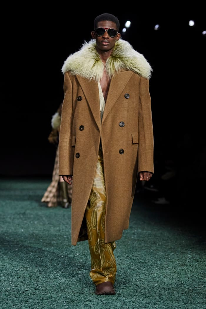 Daniel Lee Continues to Focus on Outerwear for Burberry Fall 2024 ...