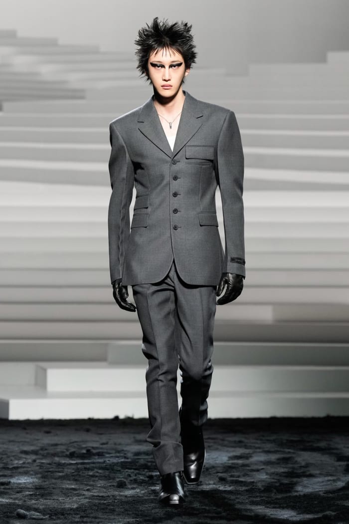 Versace Gives Its Power Suiting A Punk Twist For Fall 2024 Fashionista   Versace Fall 2024 4 