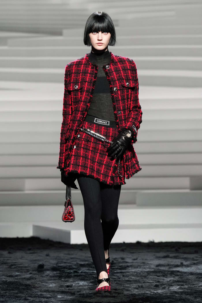 Versace Gives Its Power Suiting A Punk Twist For Fall 2024 Fashionista   Versace Fall 2024 19 