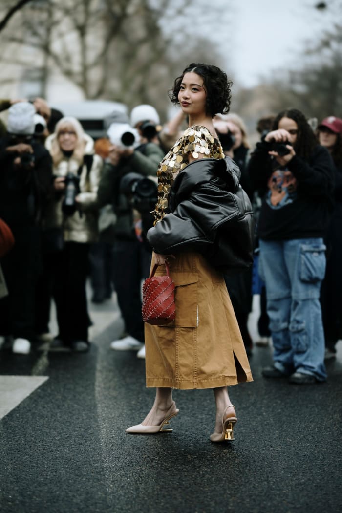 Showgoers Bared Their Midriffs in the Cold on Day 3 of Paris Fashion ...