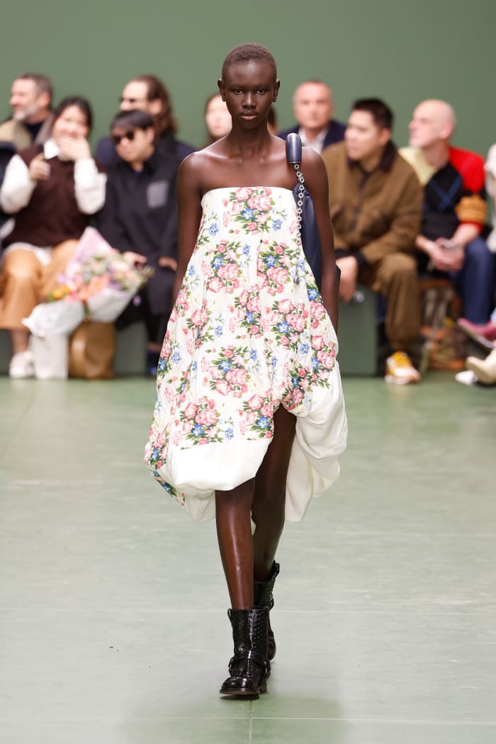 You Ll Want To Zoom In On Every Look From Loewe Fall 2024 Fashionista   Loewe Fall 2024 19 