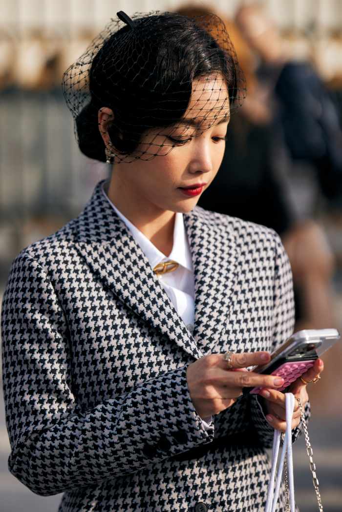paris-fashion-week-fall-2024-beauty-street-style-5