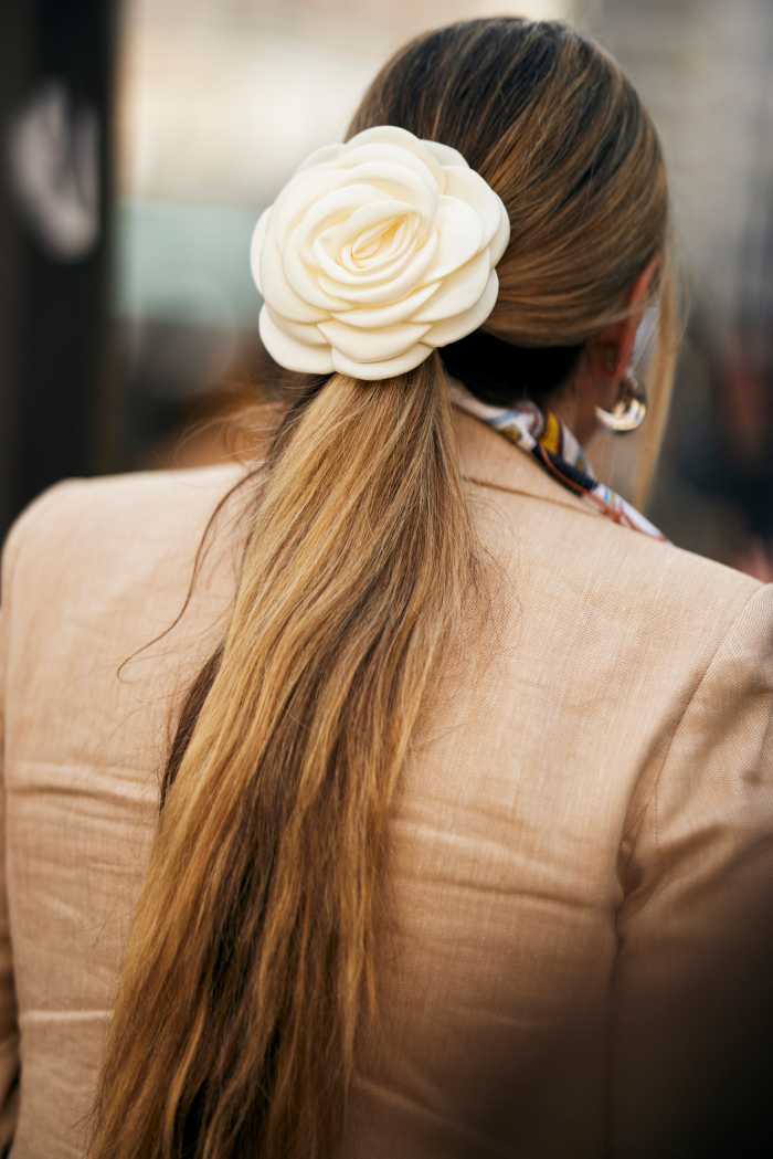 paris-fashion-week-fall-2024-beauty-street-style-15