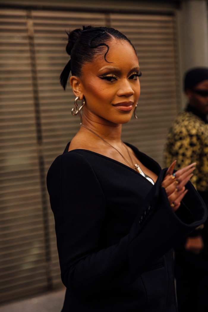 paris-fashion-week-fall-2024-beauty-street-style-12