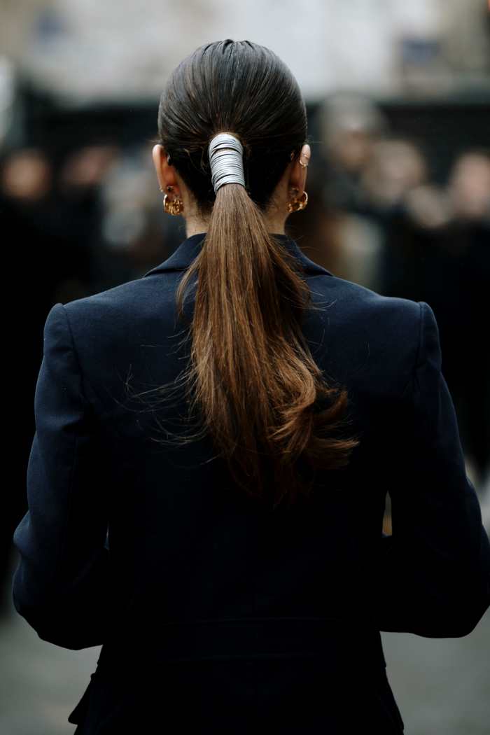 paris-fashion-week-fall-2024-beauty-street-style-19