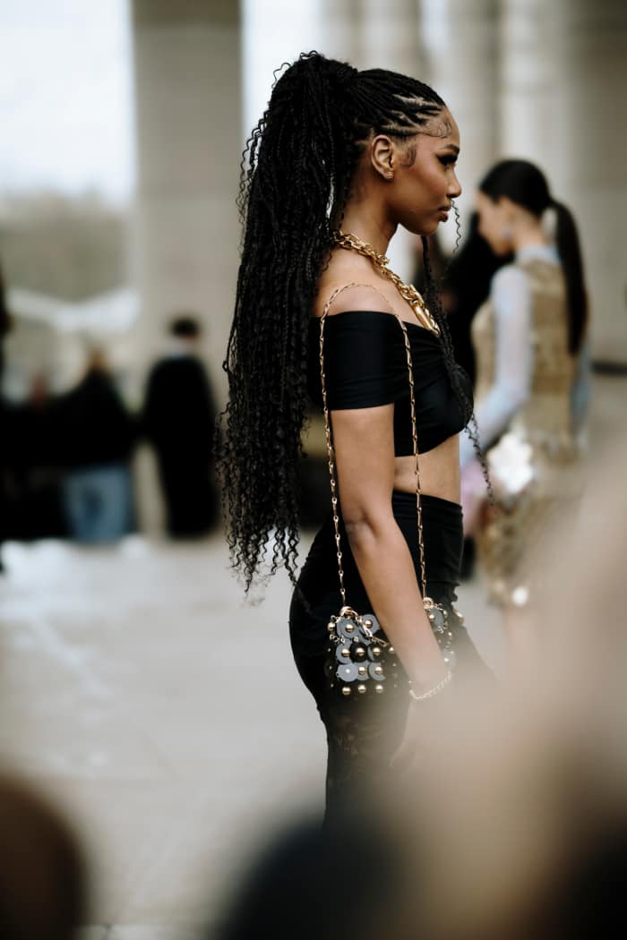 paris-fashion-week-fall-2024-beauty-street-style-21