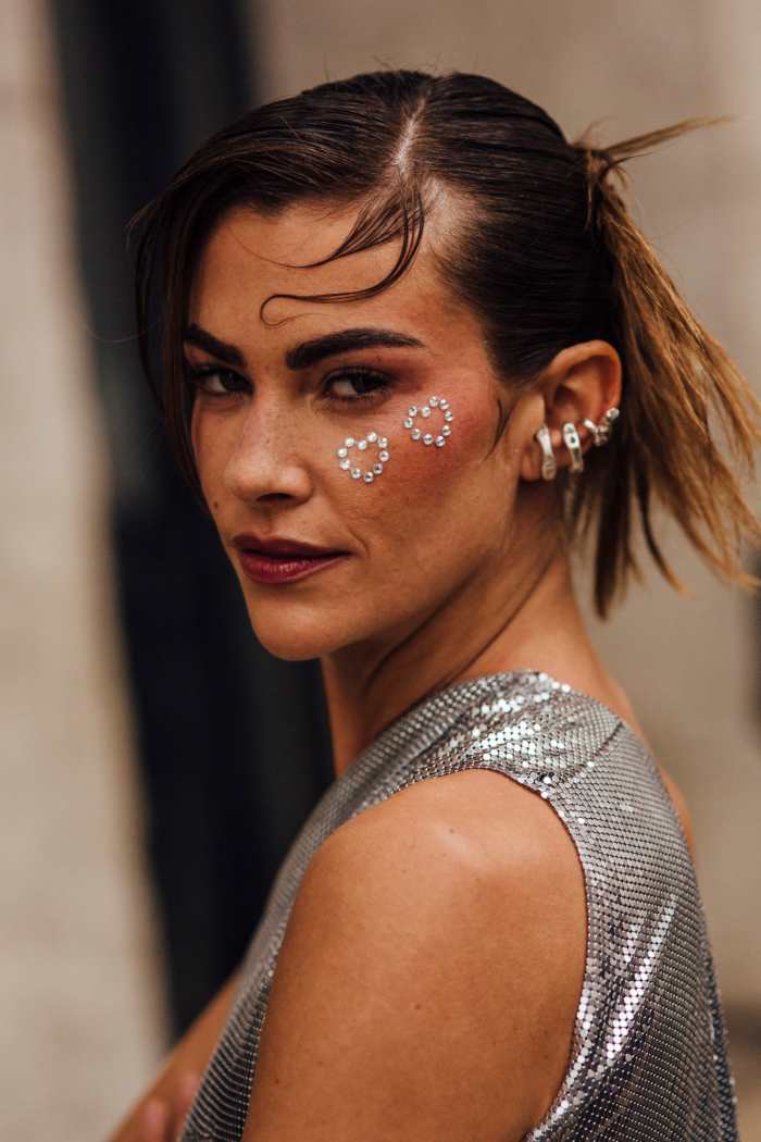 paris-fashion-week-fall-2024-beauty-street-style-23