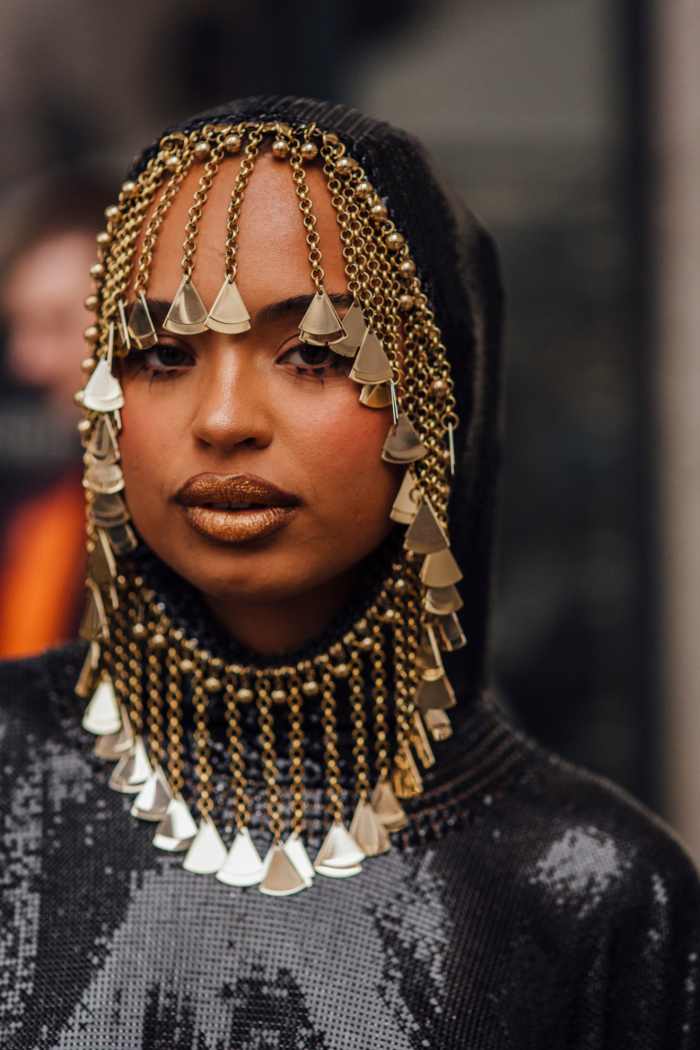 paris-fashion-week-fall-2024-beauty-street-style-24