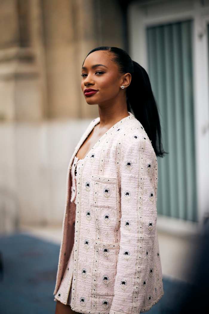 paris-fashion-week-fall-2024-beauty-street-style-32
