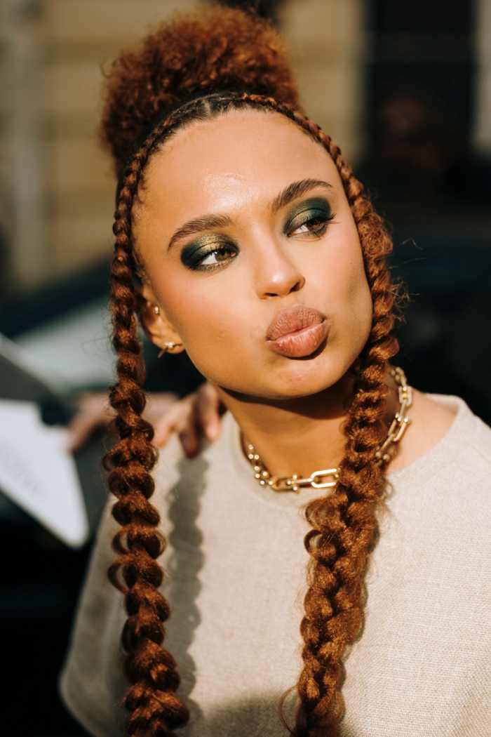 paris-fashion-week-fall-2024-beauty-street-style-34