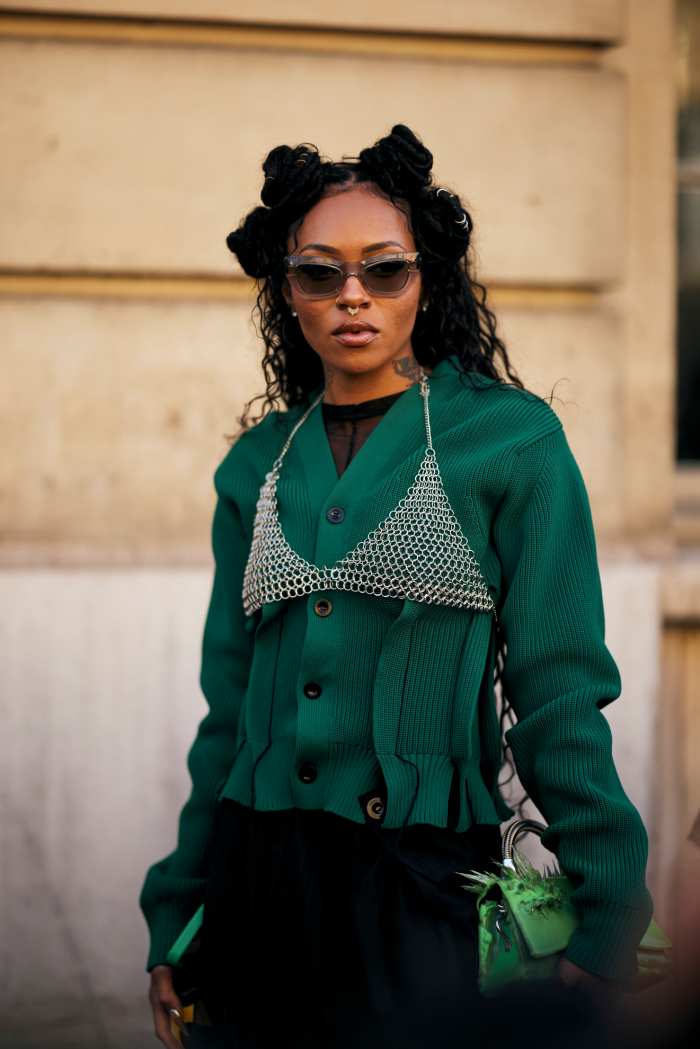 paris-fashion-week-fall-2024-beauty-street-style-36