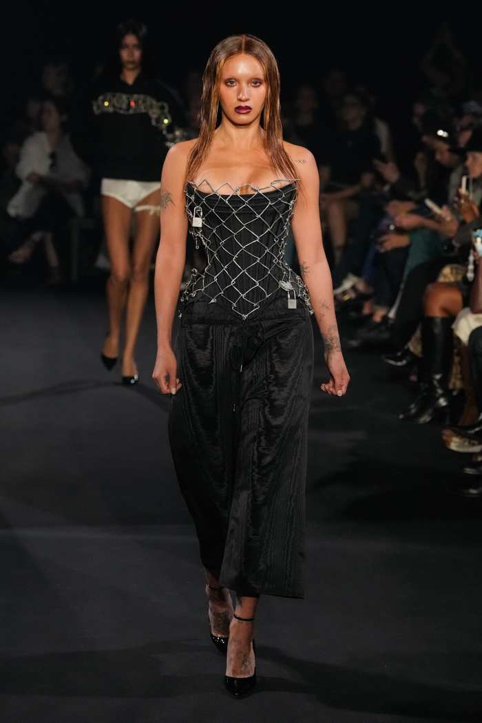  Foto zu Wiederhoeft's Spring 2025 Collection Shows That Corsets Are for 