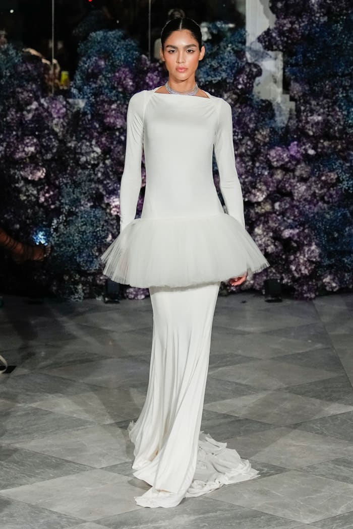 Christian Siriano's 15th Anniversary Show Was a Corseted, Ballet-Coded ...