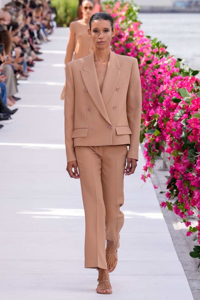 Michael Kors Collection Wants Us To Blend Into Our Clothing This Spring   Michael Kors Spring 2024 Nyfw Collection Look  030 