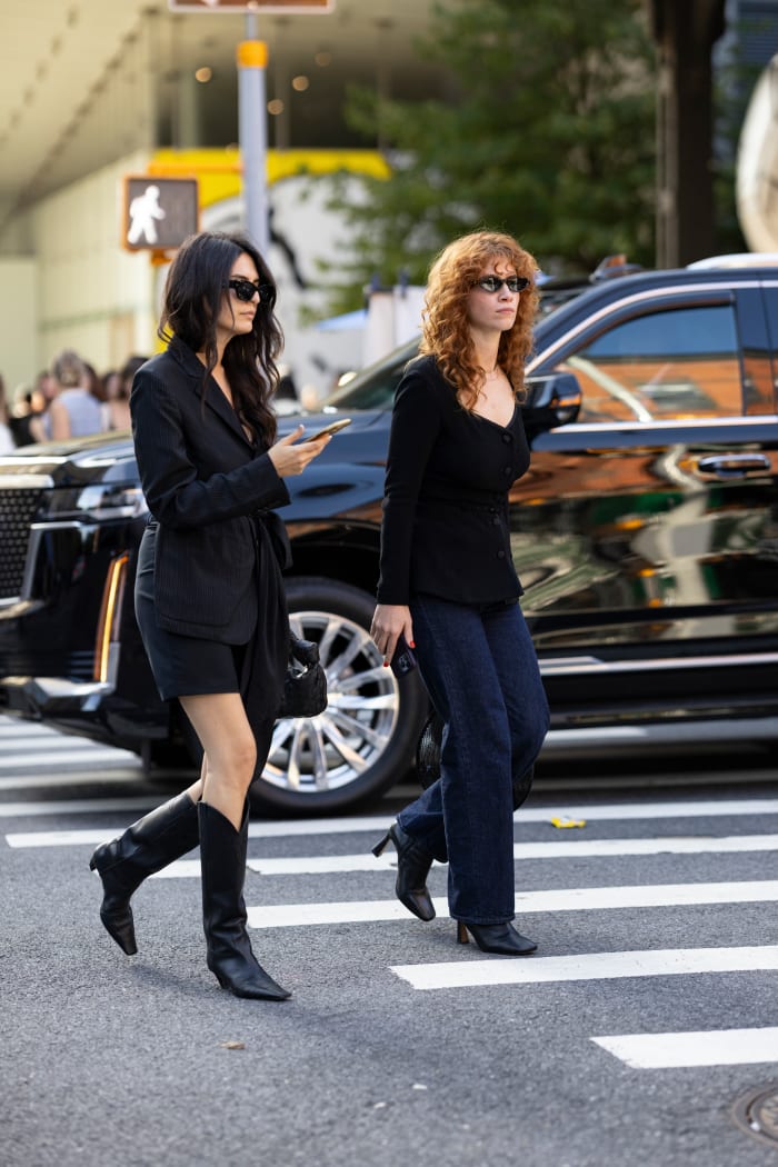 On Day 5 Of New York Fashion Week Street Style Was All About   New York Fashion Week Spring 2024 Street Style 22 