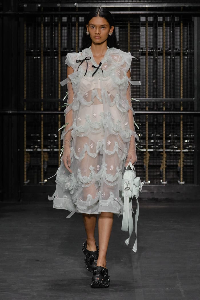 Simone Rocha Melds Roses, Bows and Bridal With Voluminous Outerwear for ...