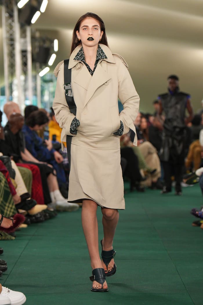 Burberry Revives Old Fabric Techniques For Summer 2024 Fashionista   Burberry Spring 2024 3 