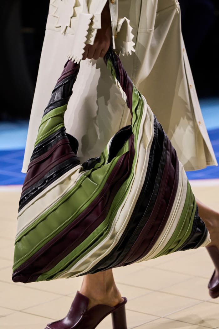 The 52 Best Bags From Milan Fashion Week S Spring 2024 Runways   Bottega Veneta Spring 2024 Best Bags 3 