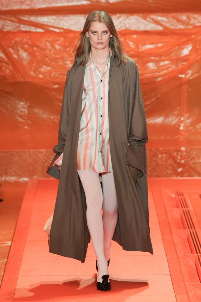 Nicolas Ghesqui Re Heads Will Love This Louis Vuitton Collection   Louis Vuitton Spring 2024 Collection 11 