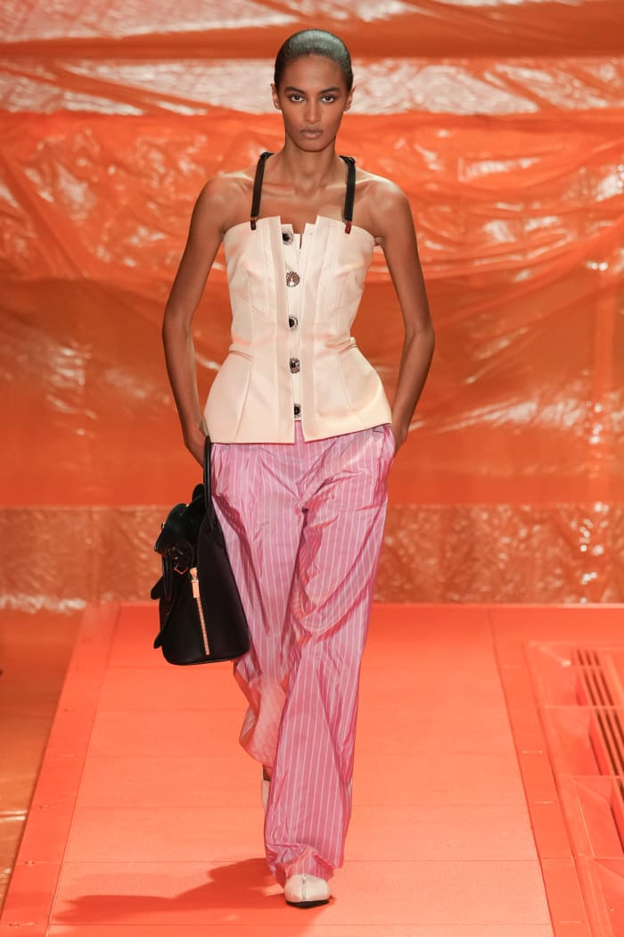 Nicolas Ghesqui Re Heads Will Love This Louis Vuitton Collection   Louis Vuitton Spring 2024 Collection 12 