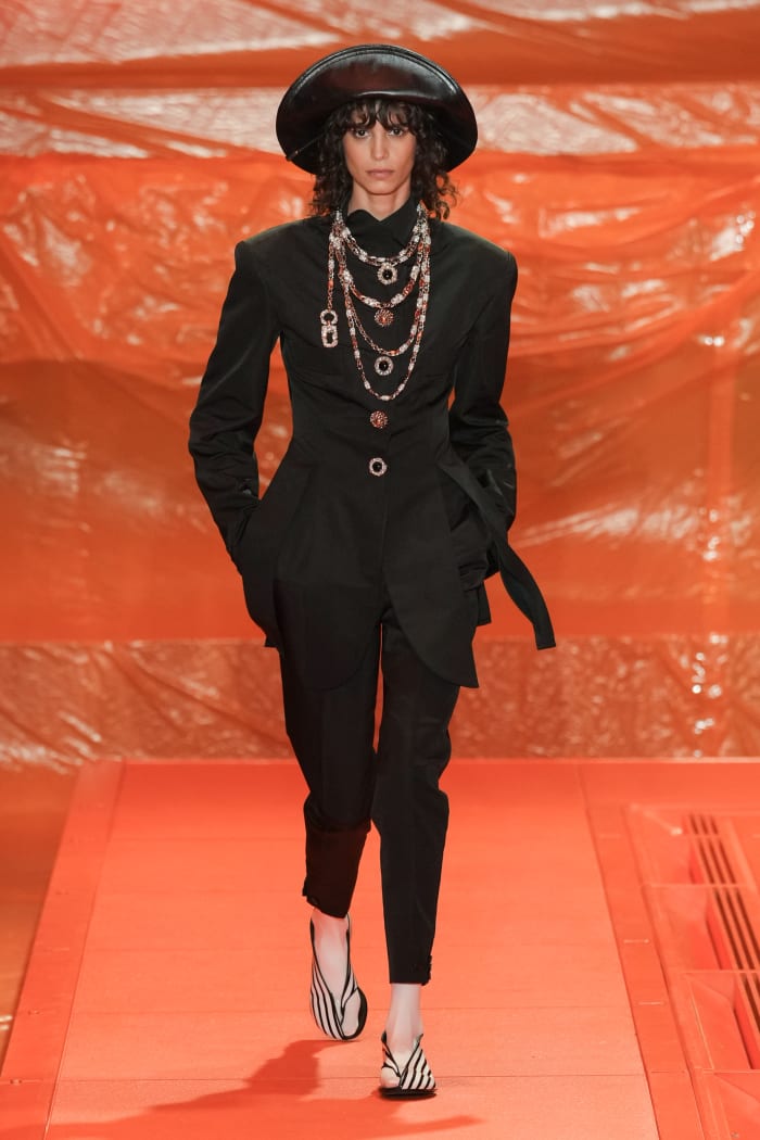 Nicolas Ghesqui Re Heads Will Love This Louis Vuitton Collection   Louis Vuitton Spring 2024 Collection 38 