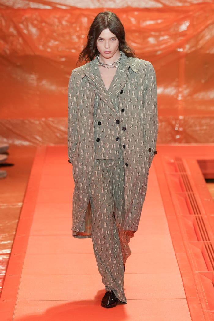 Nicolas Ghesqui Re Heads Will Love This Louis Vuitton Collection   Louis Vuitton Spring 2024 Collection 33 