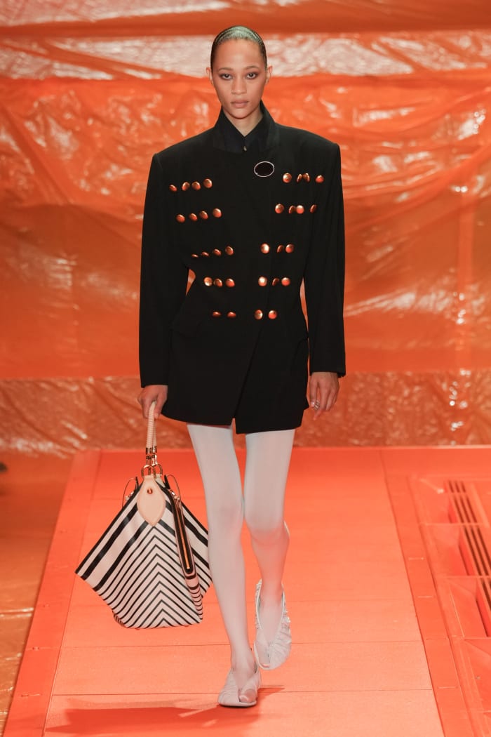 Nicolas Ghesqui Re Heads Will Love This Louis Vuitton Collection   Louis Vuitton Spring 2024 Collection 37 