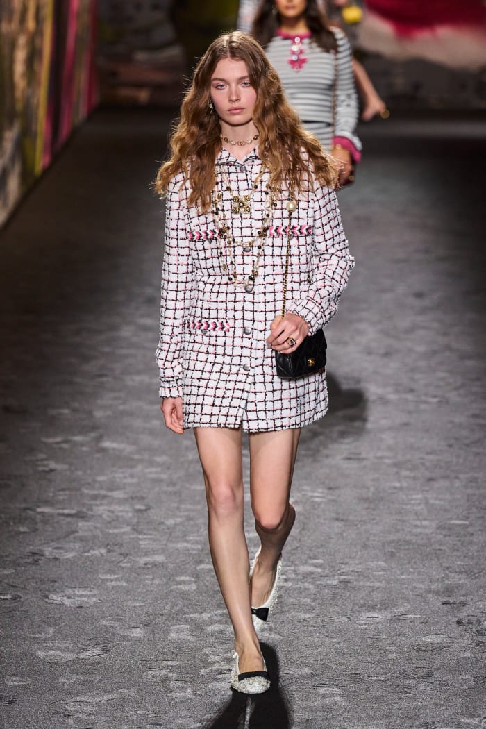 Chanel Spring 2024 Celebrates The Freedom Of Dressing How You Want   Chanel Spring 2024 Collection 31 