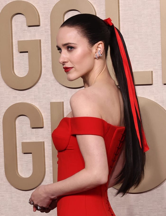 The 14 Best Hair And Makeup Looks From The 2024 Golden Globes Fashionista   Rachel Brosnahan Golden Globes 2024 