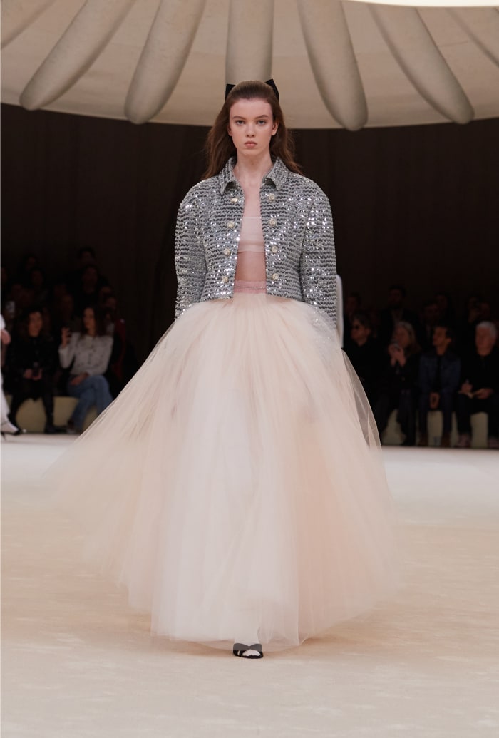 Chanel Haute Couture Celebrates Dancers In Ethereal Spring 2024   Chanel Haute Couture Spring 2024 28 