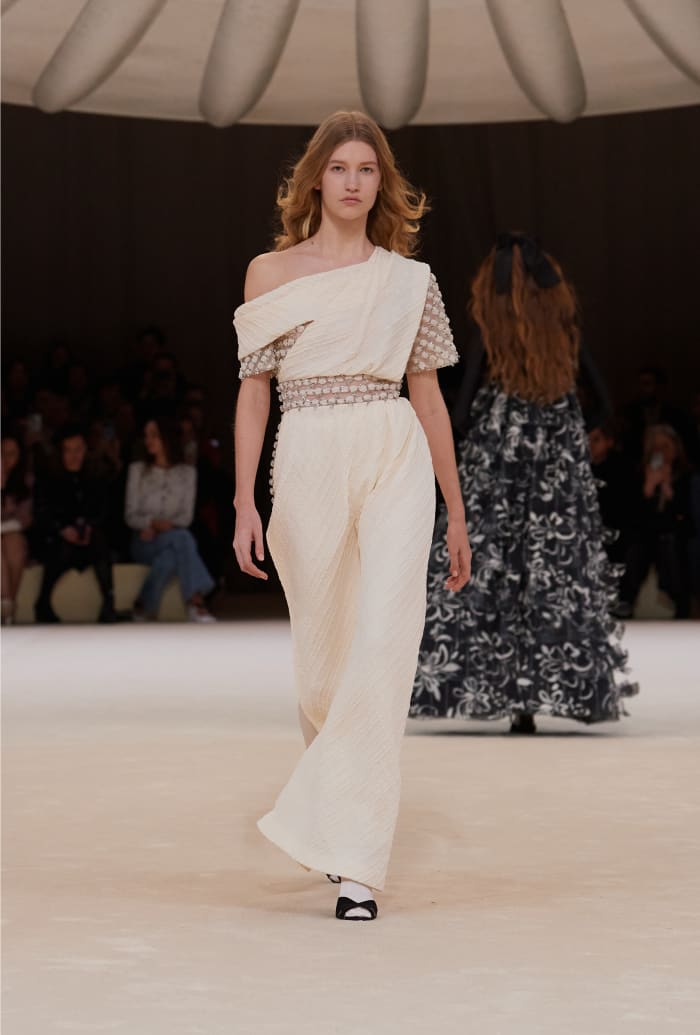 Chanel Haute Couture Celebrates Dancers in Ethereal Spring 2024 ...