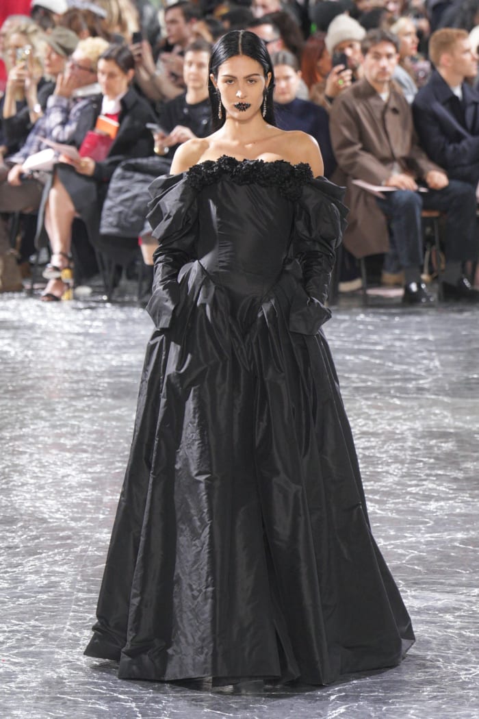 Simone Rocha Proves She S Built For This At Jean Paul Gaultier Haute   Jean Paul Gaultier Couture Spring 2024 Collection 28 