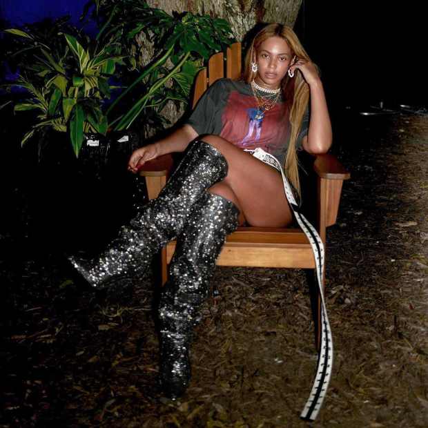 Beyoncé, being amazing at wearing clothes. Photo: @beyonce/Instagram